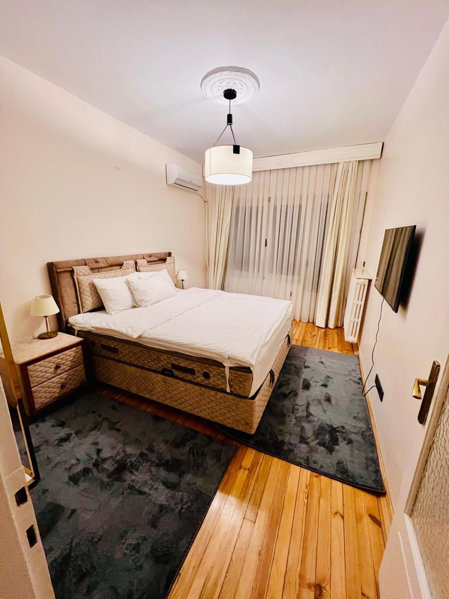 Of Cihangir Cozy Location,2 Bedrooms And An Elevator Appartamento
