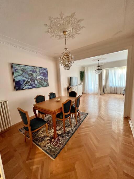 Of Cihangir Cozy Location,2 Bedrooms And An Elevator Appartement *