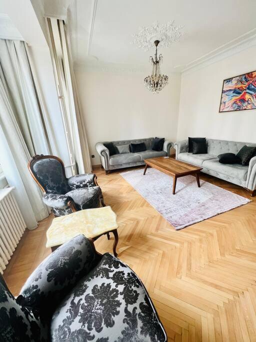 Of Cihangir Cozy Location,2 Bedrooms And An Elevator Istambul