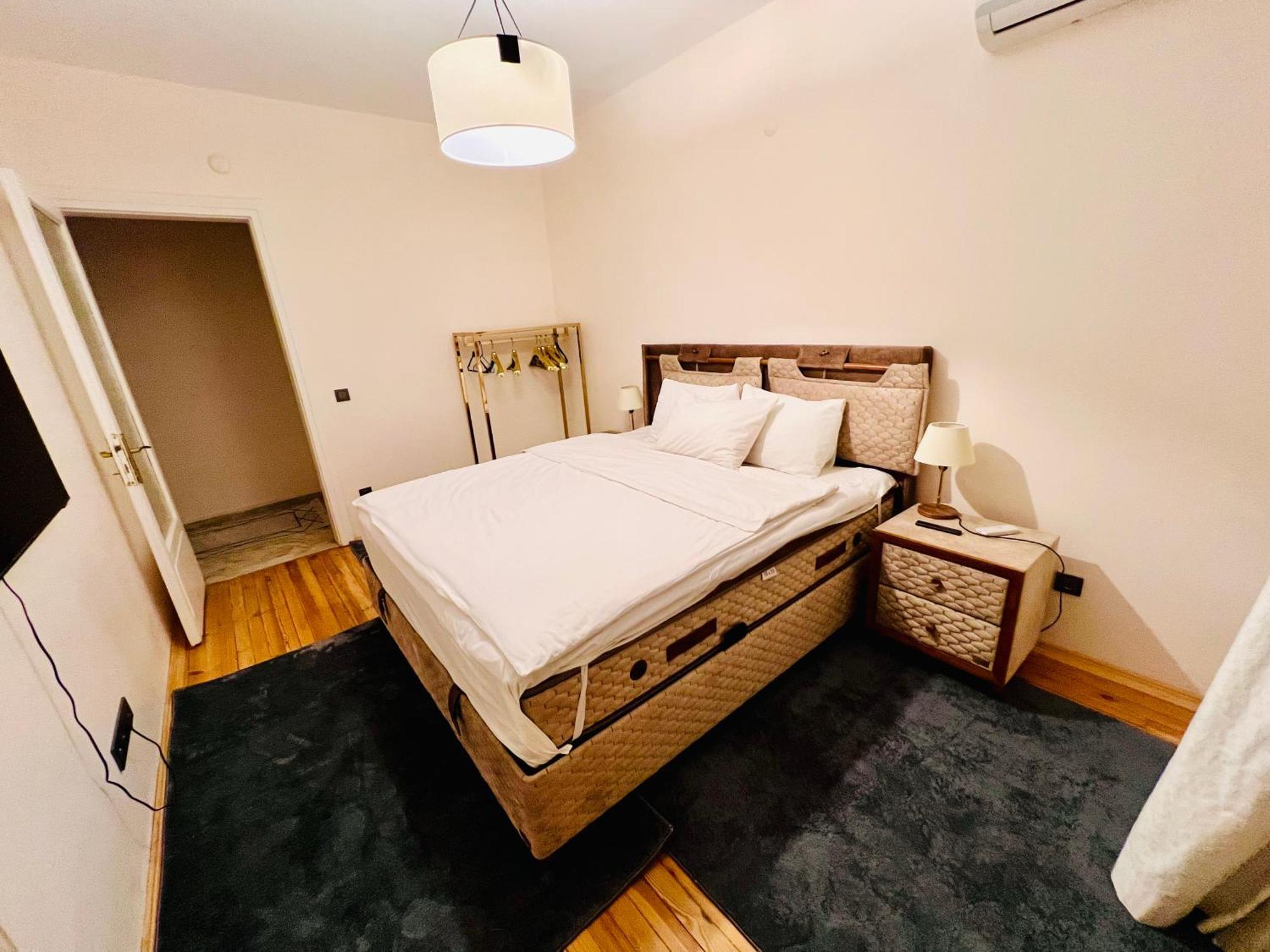Of Cihangir Cozy Location,2 Bedrooms And An Elevator Appartement